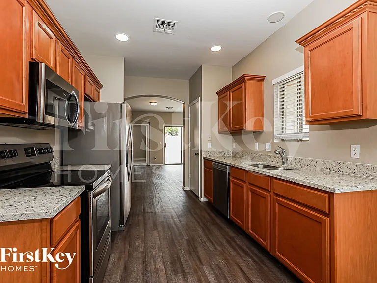 2850 E Silverbell Rd — Photo 9
