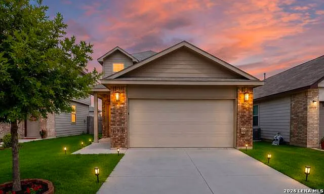 4 bed, 2.5 bath, 2093 sqft, $1,890 — Photo 2