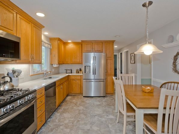 94 Tanglewood Dr, East Longmeadow, MA 01028
