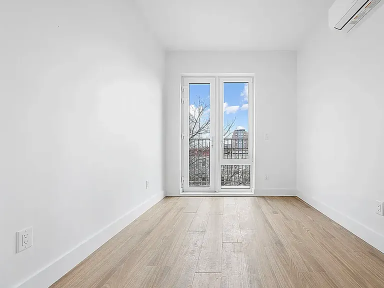 375 Hawthorne St #1BB — Photo 9