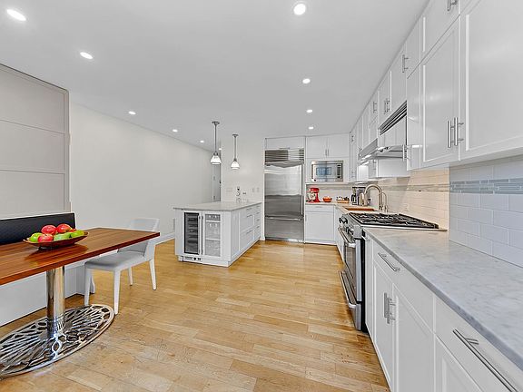 4th image of 1438 3rd Ave APT 7E