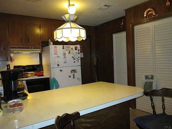 3rd image of 6850 Derwent Cir