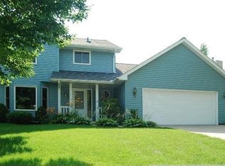 1310 Fallbrook Ln, Woodbury, MN 55125