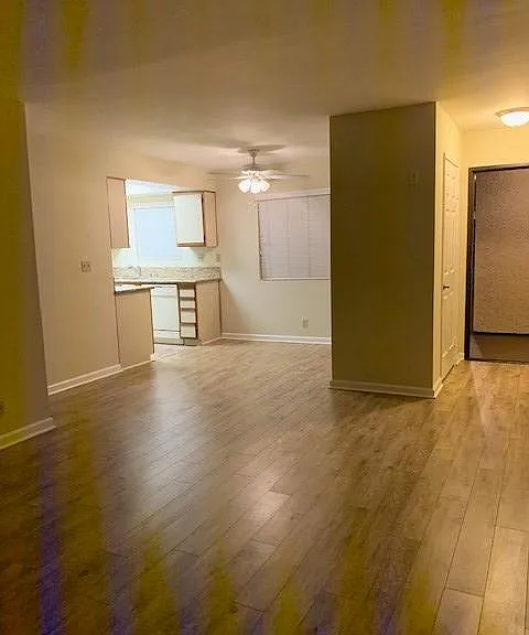 Burbank 300 E. Tujunga - 2-Room Studios — Photo 22