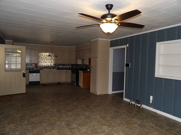 5th image of 621 Railroad Ave