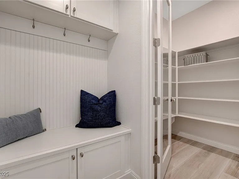 1075 N Water St — Photo 32