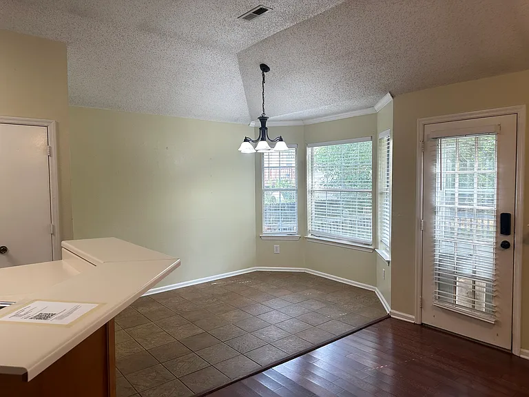 124 River Oaks Dr — Photo 3