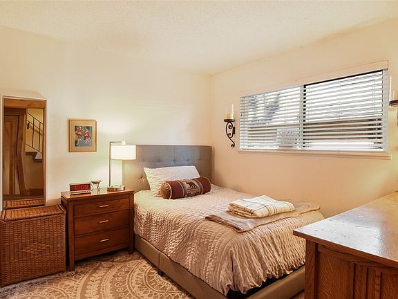 5th image of 837 Southwood Blvd #17