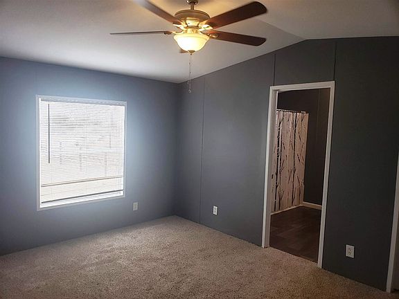 3rd image of 724 N Texas Blvd