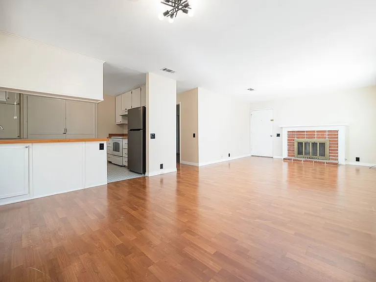 10536 Greenford Dr — Photo 6
