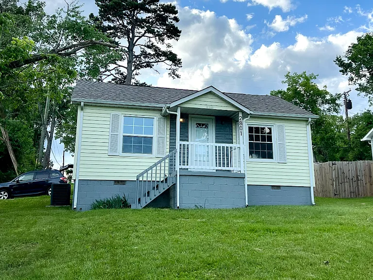 2801 Carson Ave — Photo 1
