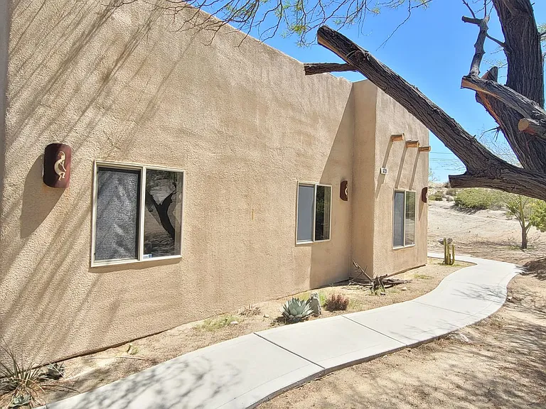 6231 Mirlo Rd — Photo 11