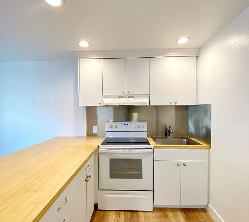 215 W Pueblo St