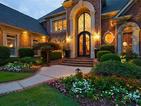 4th image of 2681 Lovejoy Cir