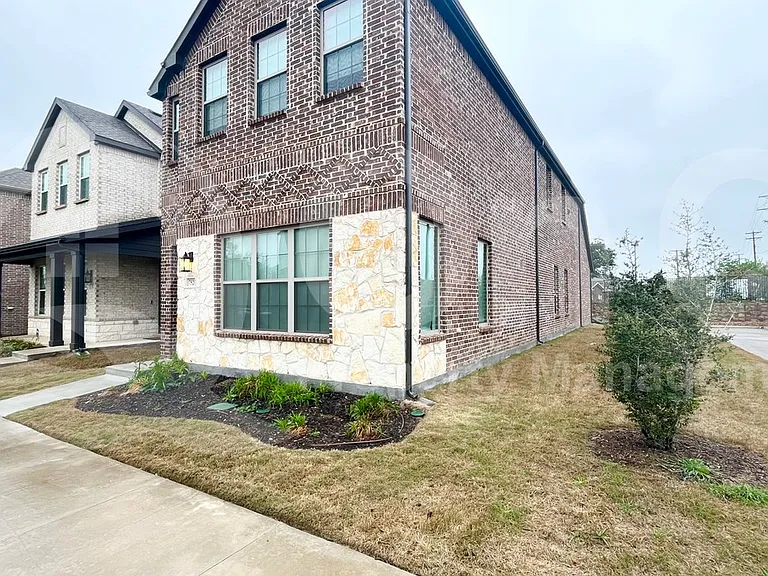 7529 Regal Ln — Photo 3