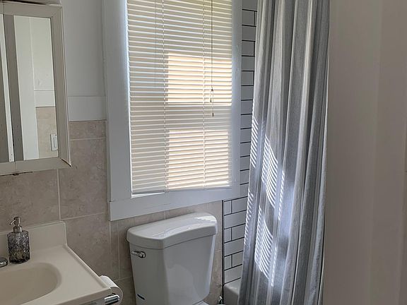 2nd image of 1848 Taylor St NE Floor 1