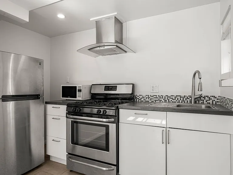 931 Gardner — Photo 3