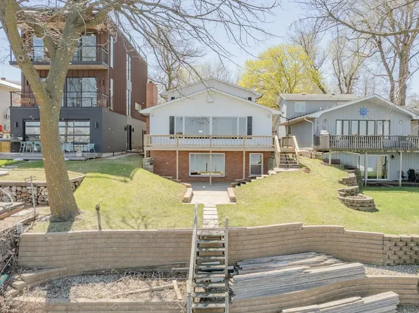 164 Park Pl, Arnolds Park, IA 51331