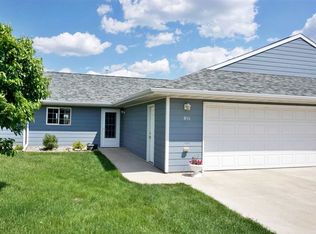 814 24th Ave SW, Minot, ND 58701