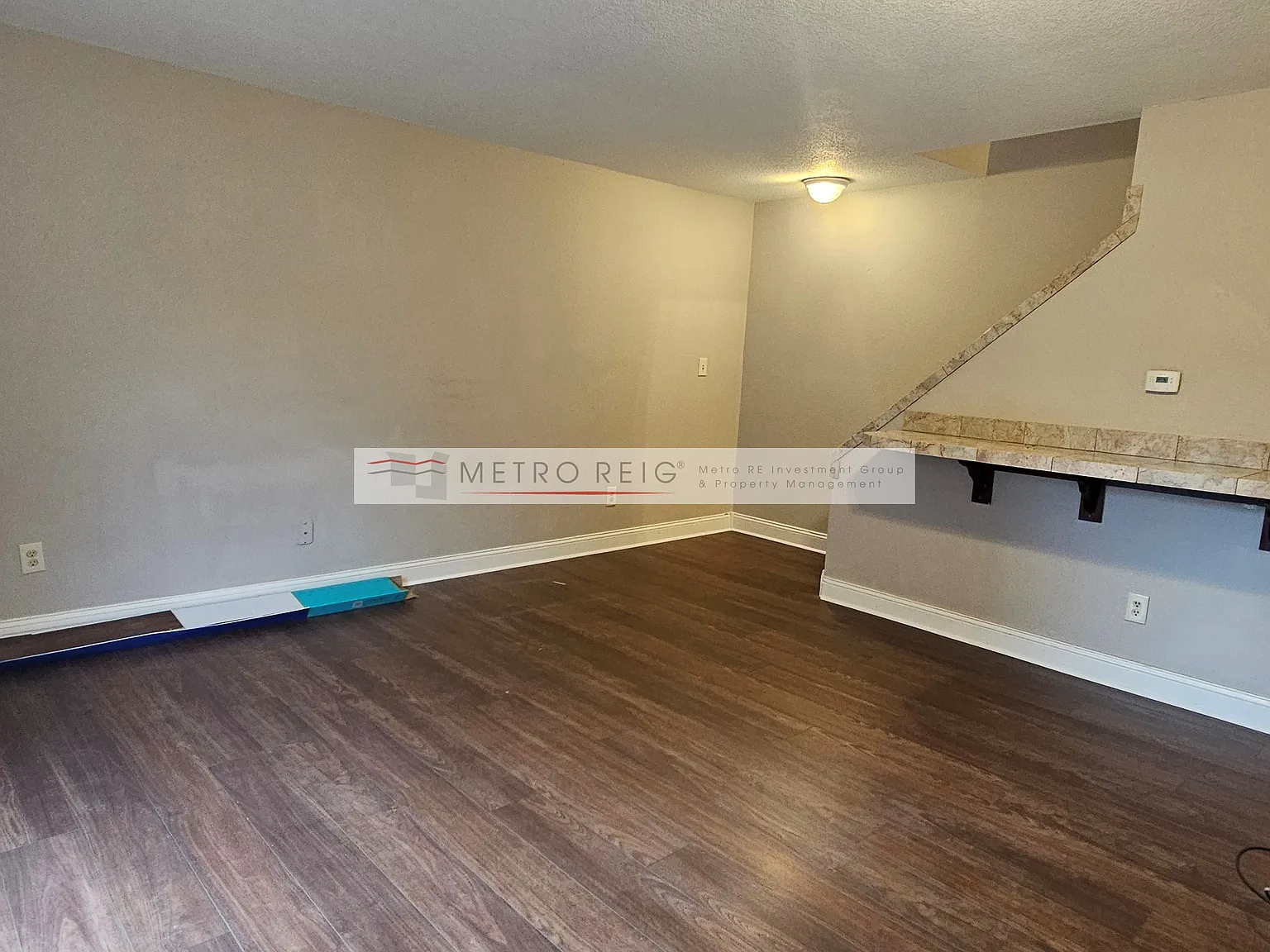 2 bed, 1.5 bath, 884 sqft, $1,600 — Photo 2