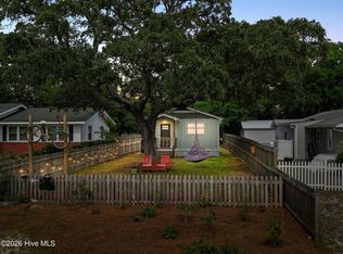 908 N Lord St, Southport, NC 28461