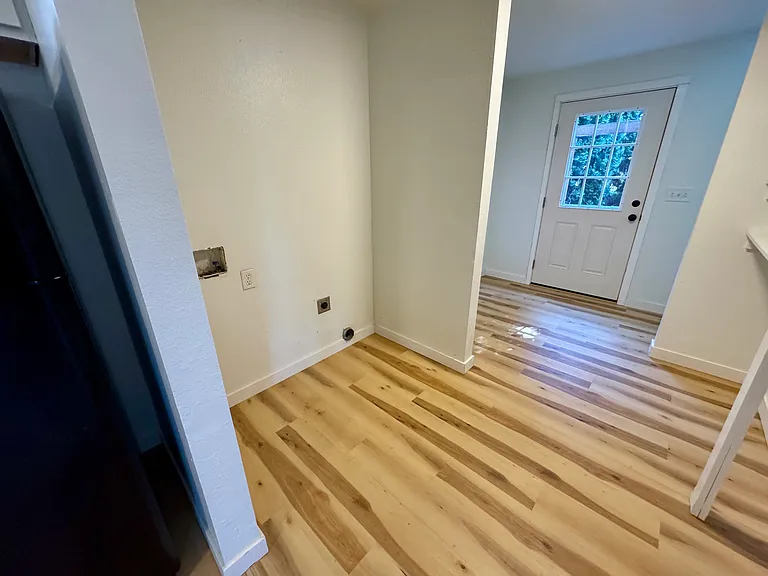 1094 NE Conifer Blvd #4 — Photo 14