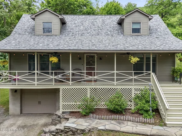 31 W Lake Shore Dr, Tunkhannock, PA 18657