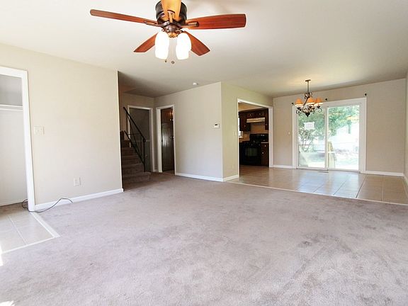 5th image of 105 E Elmwood Dr