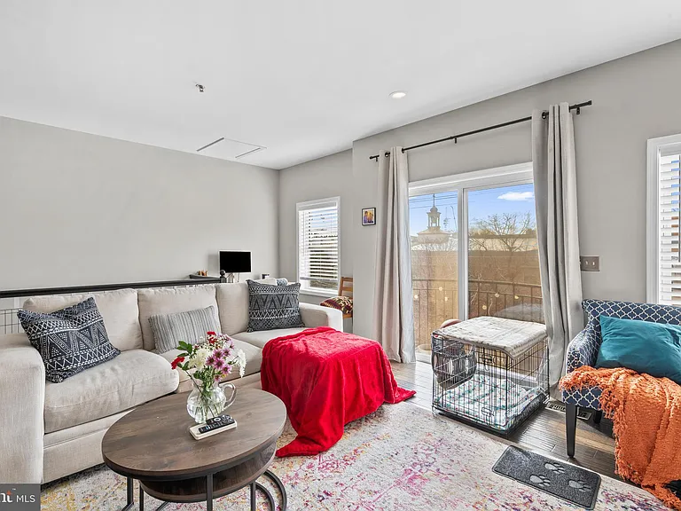 715 Brown St #B — Photo 7
