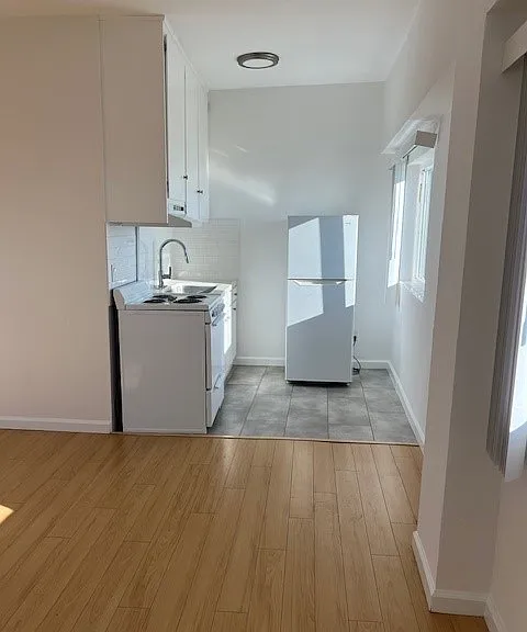 Beach House Apartments — Photo 14
