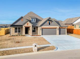 818 E Honolulu Pl, Broken Arrow, OK 74012