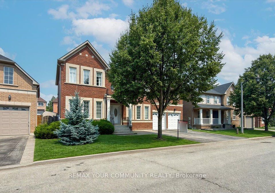 1st image of 8 Westacott Cres