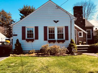 173 Ferncroft Rd, Mineola, NY 11501