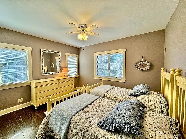 315 Bayview St — Photo 42