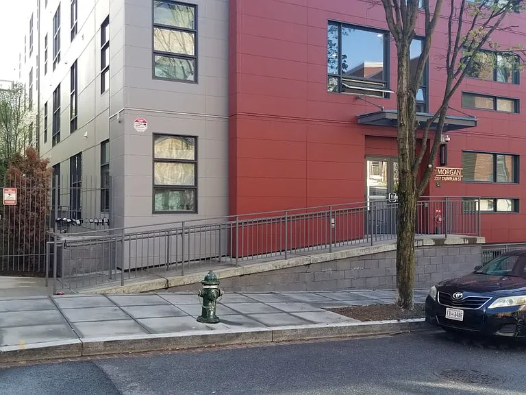 2337 Champlain St NW #Penthouse 409 — Photo 3