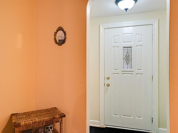 3rd image of 806 West St