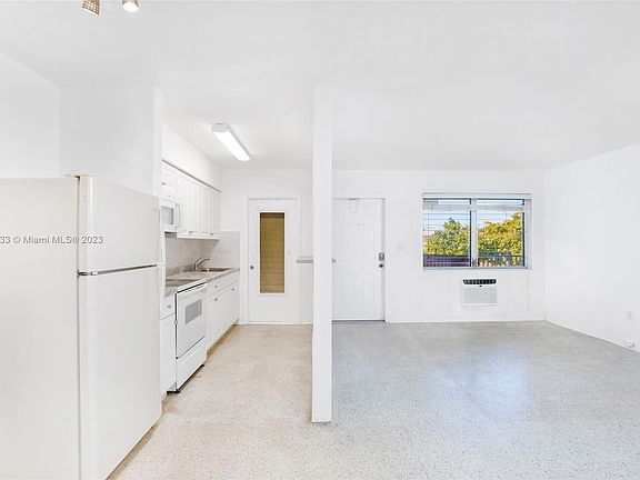 4th image of 16851 NE 21st Ave APT 19