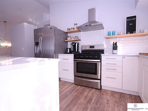 4th image of 8030 Vernon Ave
