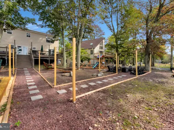 2503 Waterfront Dr, Tobyhanna, PA 18466