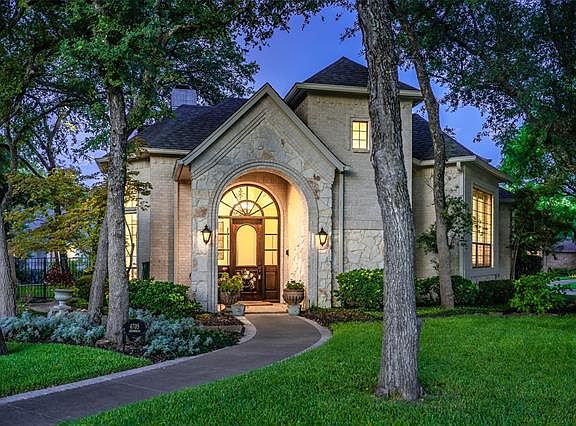 3rd image of 4705 Greenbriar Cir