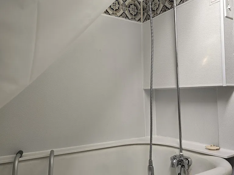 1343 Vine St #4 — Photo 32