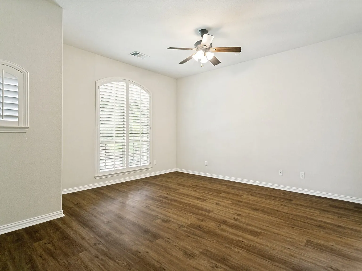 4 bed, 3.5 bath, 3272 sqft, $3,600 — Photo 3