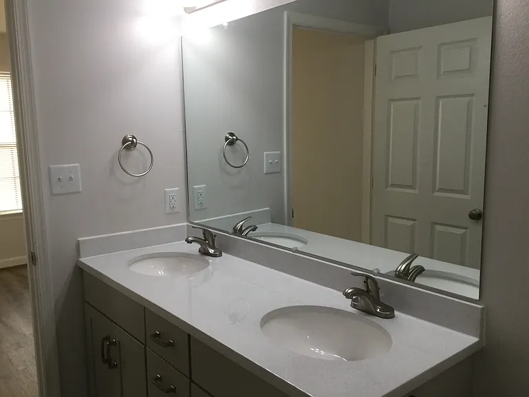 604 Carrie Ln #604 — Photo 8