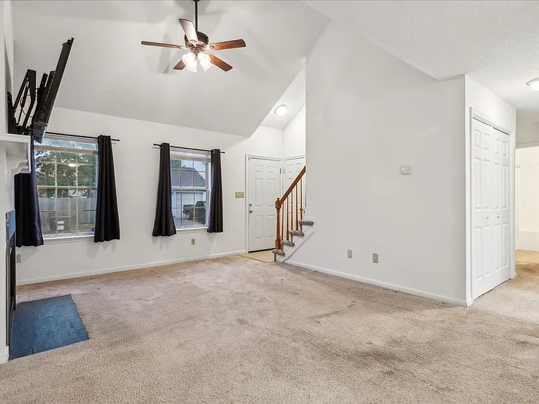 215 Old Bridge Ct — Photo 13