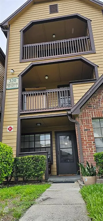 2 bed, 1.0 bath, 867 sqft, $1,500 — Photo 2