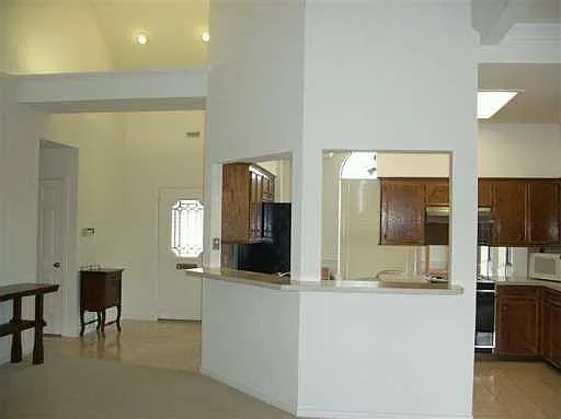 3 bed, 2.5 bath, 1960 sqft, $2,300 — Photo 4