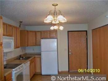 5th image of 1590 Parkwood Dr APT 216