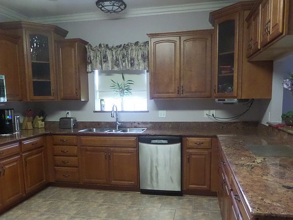 5th image of 128 Lakewood Dr