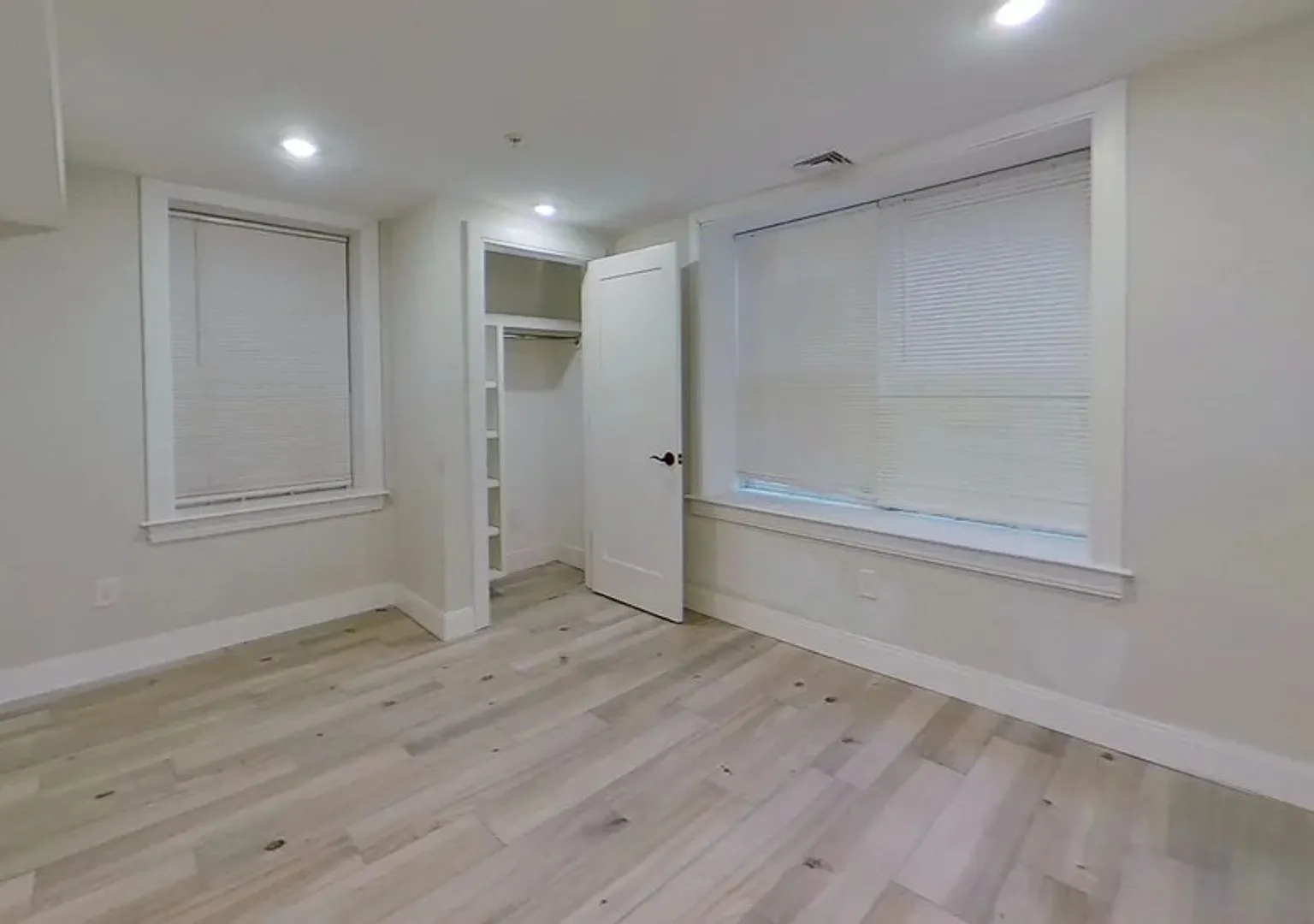 No Brokers Fee, No Security Deposit, Packard's Corner Location, In-Unit Washer and Dryer, Central... — Photo 2