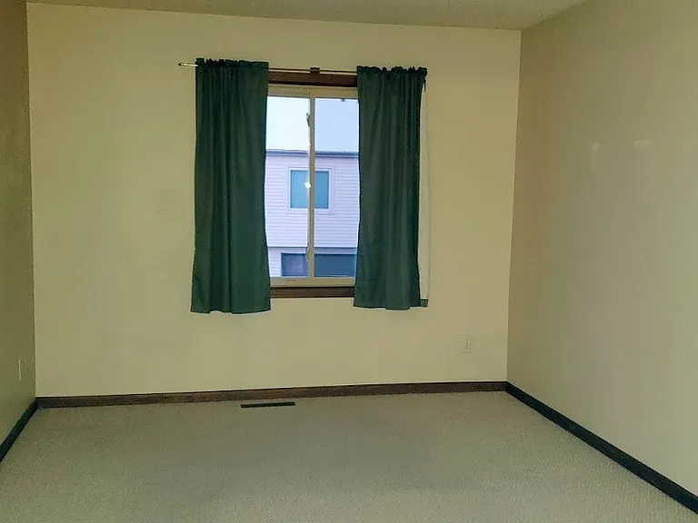 2323 Amberwood Dr — Photo 15
